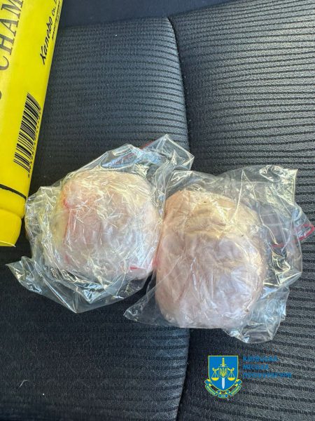 В Киеве задержали наркокурьера, носившего военную форму2