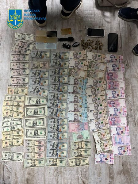 В Киеве задержали наркокурьера, носившего военную форму4