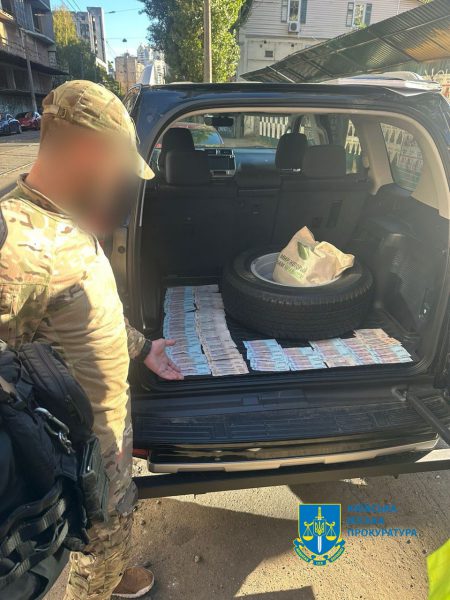 В Киеве задержали наркокурьера, носившего военную форму1