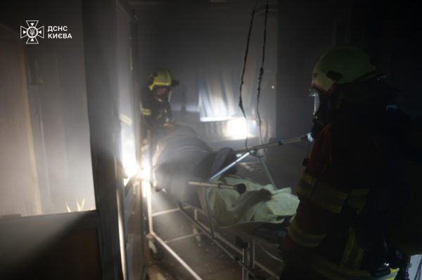В столичной больнице ночью произошел пожар: огнеборцы спасли десятки человек8