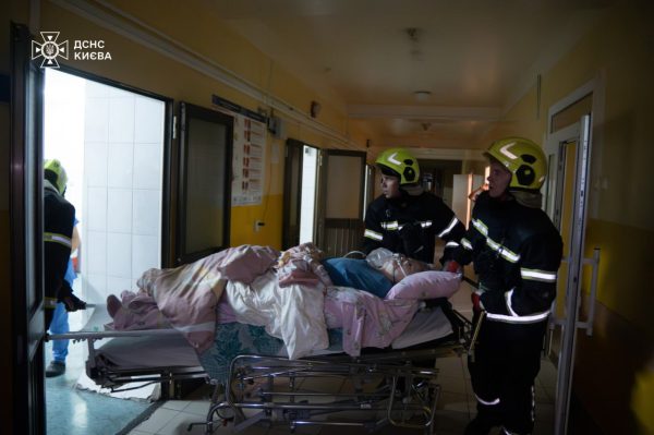 В столичной больнице ночью произошел пожар: огнеборцы спасли десятки человек3