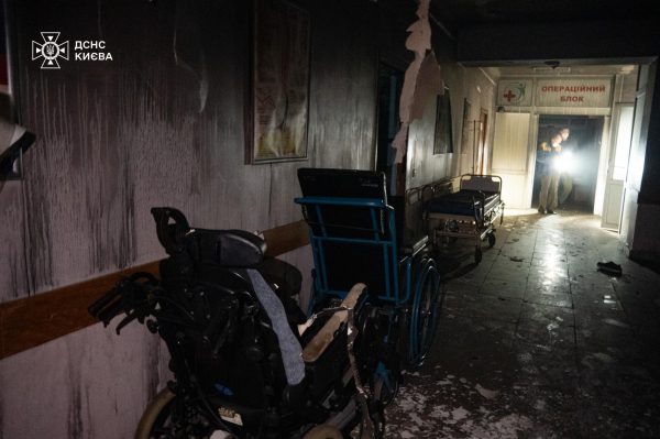 В столичной больнице ночью произошел пожар: огнеборцы спасли десятки человек7