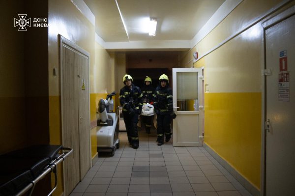 В столичной больнице ночью произошел пожар: огнеборцы спасли десятки человек4