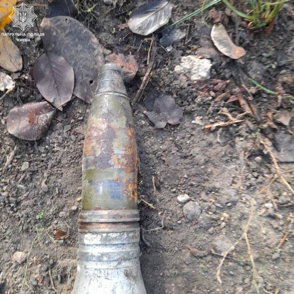 Жительница Киева нашла снаряд возле мусорников1