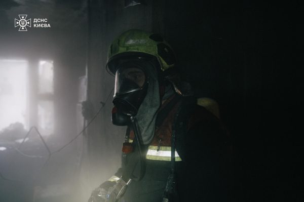 В центре Киева горело общежитие6