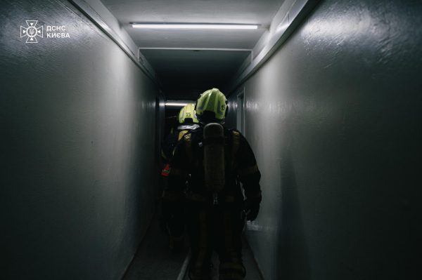 В центре Киева горело общежитие3