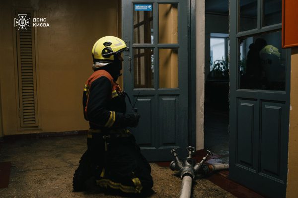 В центре Киева горело общежитие4