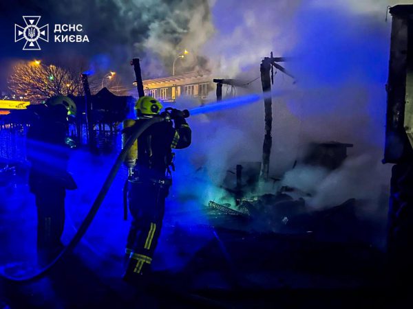 В Гидропарке в Киеве сгорел ресторан1