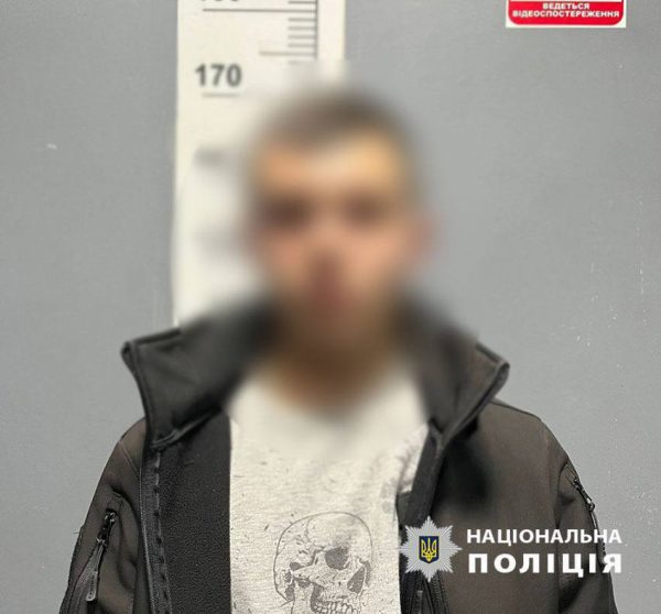 В Киеве двое мужчин повредили семь авто 