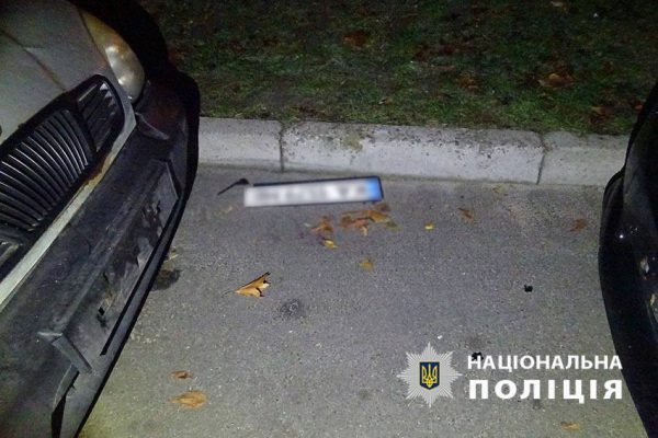 В Киеве двое мужчин повредили семь авто 