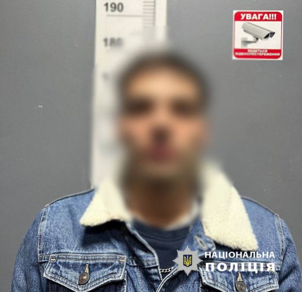 В Киеве двое мужчин повредили семь авто 