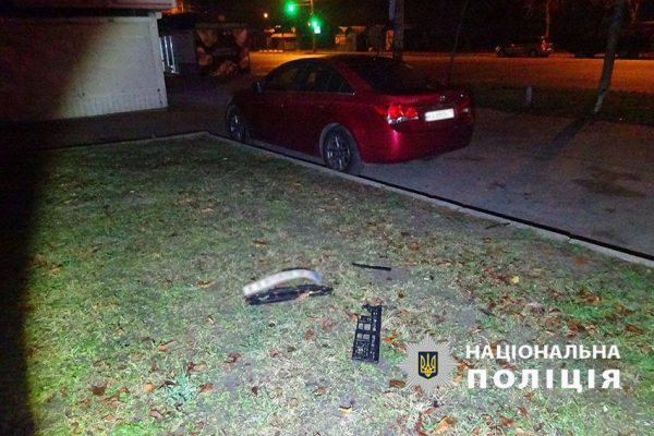 В Киеве двое мужчин повредили семь авто 