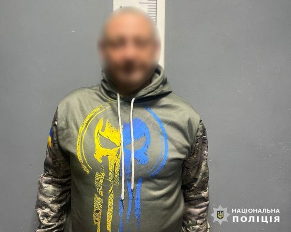 В Киеве мужчина запускал фейерверки прямо из окна многоэтажки1