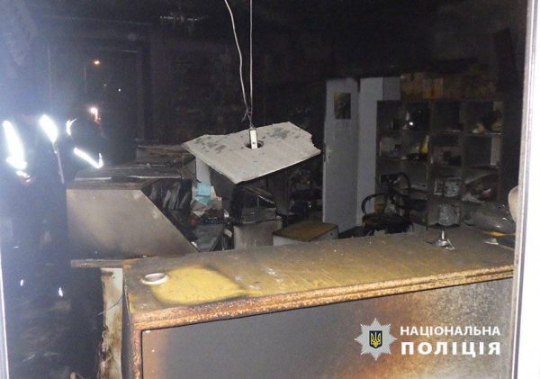 В Киеве задержали 15-летнего парня за поджог почтового отделения5