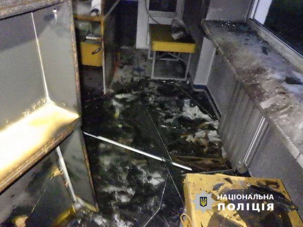 В Киеве задержали 15-летнего парня за поджог почтового отделения4