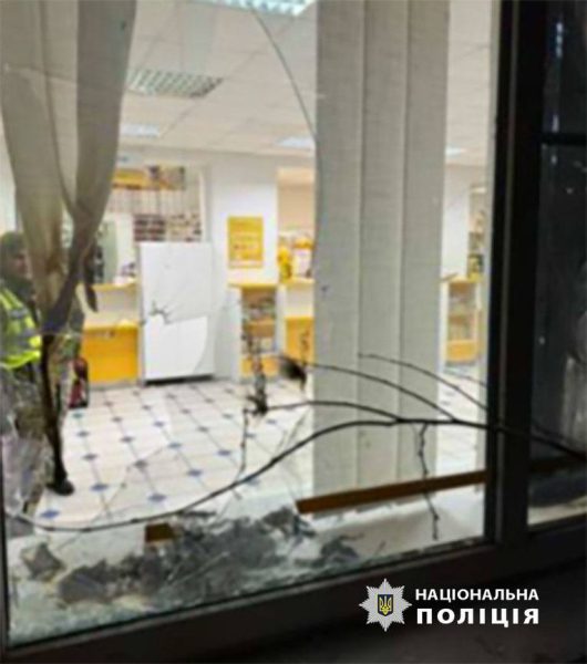 В Киеве задержали 15-летнего парня за поджог почтового отделения2