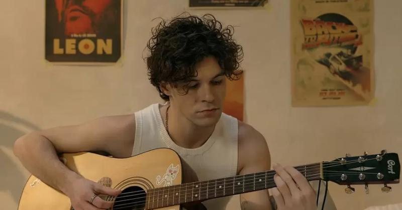 Премьеры недели: Пивоваров спел о незнакомке, а ENLEO посвятил трек погибшему воину