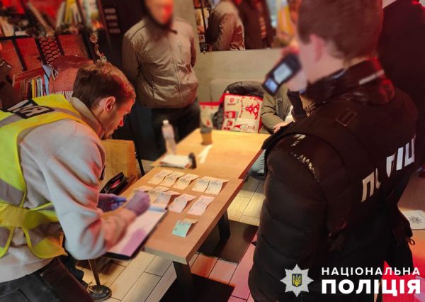 Глава КП требовал у предпринимателя 40 тысяч грн за съемку рекламы в центре Киева2