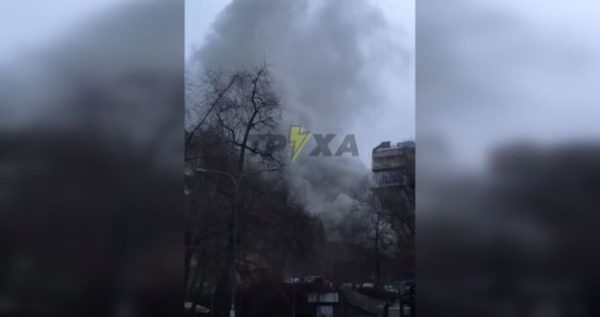 На Крещатике в центре Киева горит подстанция0