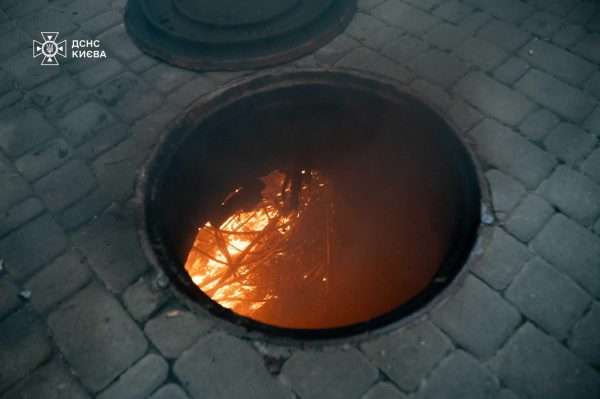Пожар в центре Киева: загорелся подземный кабельный коллектор1
