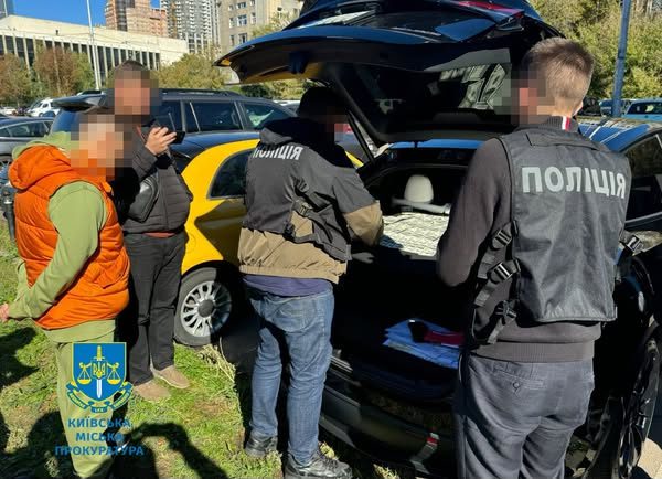 Преподавателя столичного университета будут судить за взятку в $10 тысяч1