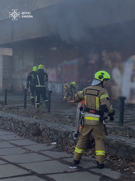В центре Киева загорелся закрытый кинотеатр1