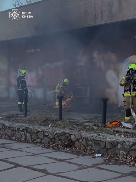 В центре Киева загорелся закрытый кинотеатр2