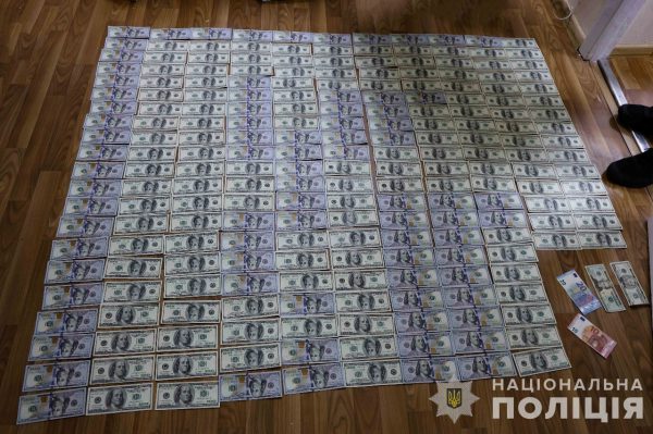 В Киеве чиновница больницы требовала 5000 долларов с военного за подтверждение инвалидности3