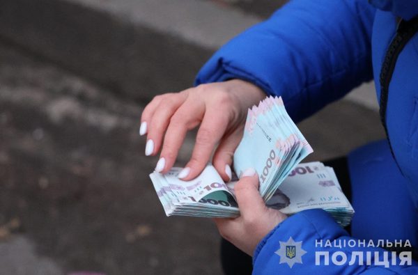 В Киеве чиновница больницы требовала 5000 долларов с военного за подтверждение инвалидности2