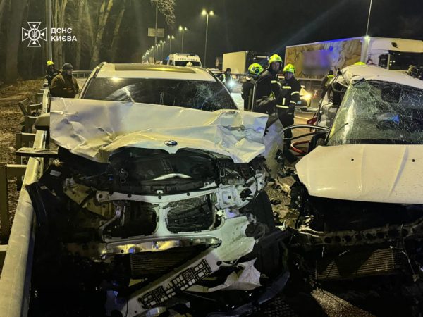 В Киеве на Житомирской трассе в аварии погибли два человека1