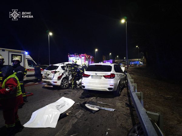 В Киеве на Житомирской трассе в аварии погибли два человека2