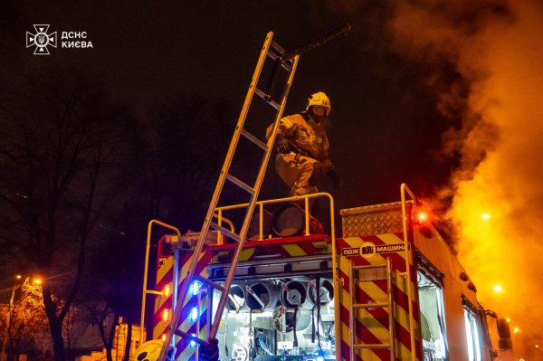 В Киеве во время пожара эвакуировали девять человек1