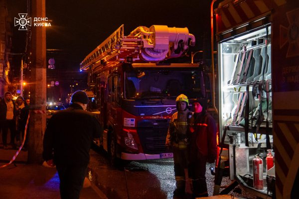 В Киеве во время пожара эвакуировали девять человек3