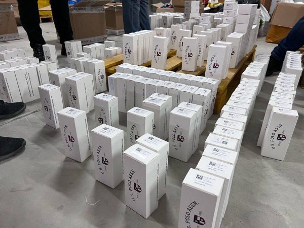 Киевские таможенники задержали миллионный груз с оправами для очков2