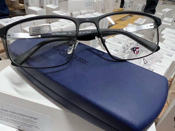 Киевские таможенники задержали миллионный груз с оправами для очков3
