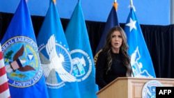 Министр внутренней безопасности США Ноэм посетит центр содержания заключенных в Гуантанамо0