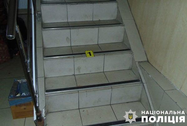 Не захотел выпить вместе: пьяный киевлянин набросился с ножом на незнакомца2