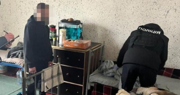 Обещали женщин и интим: в Киеве разоблачили заключенных, зарабатывавших на фейковых объявлениях0