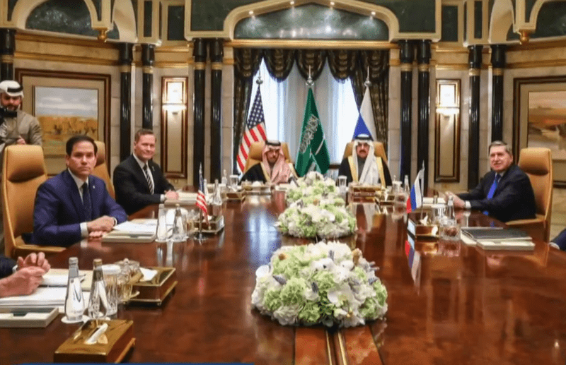 Представители США и России ведут переговоры о прекращении войны в Украине