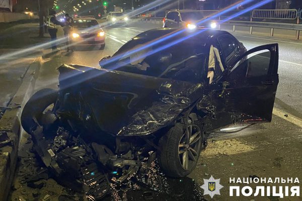 Столкновение BMW и Mazda: в Киеве произошло ДТП с пострадавшими2