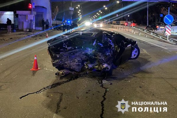 Столкновение BMW и Mazda: в Киеве произошло ДТП с пострадавшими1