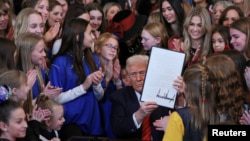 Трамп подписал указ о запрете участия трансгендеров в женском спорте0