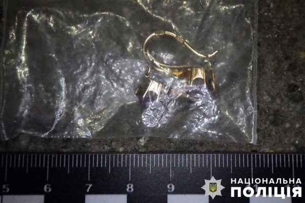 В Киеве мужчина ограбил женщину, скрывавшуюся во время воздушной тревоги в подземном переходе2