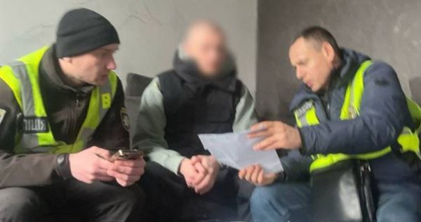 В Киеве оштрафовали притворявшегося полицейского блогера0