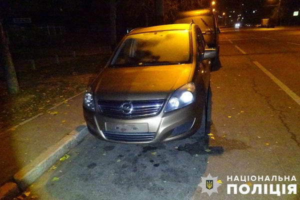 В Киеве осудили двух парней, которые ради развлечения повредили 7 автомобилей2
