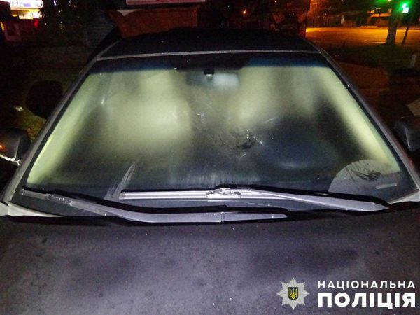 В Киеве осудили двух парней, которые ради развлечения повредили 7 автомобилей4