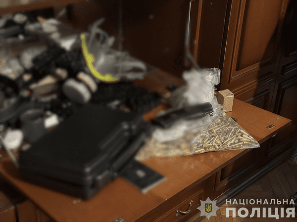 В Киеве перекрыли канал сбыта оружия и боеприпасов3