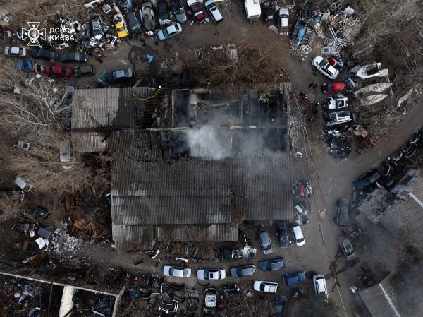 В Киеве произошел пожар на СТО1