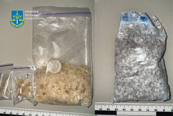 В Киеве задержали мужчину, который отправлял наркотики по почте под видом лампочек5