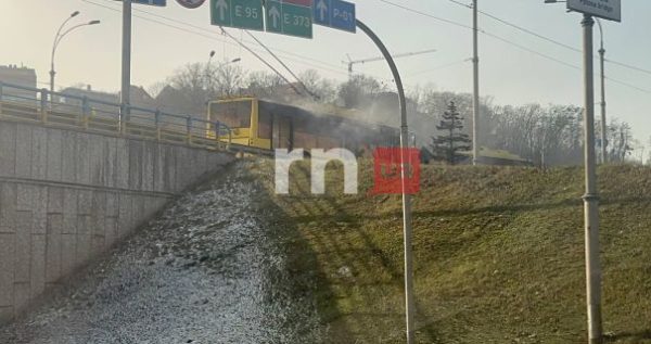 В столице на ходу загорелся троллейбус0